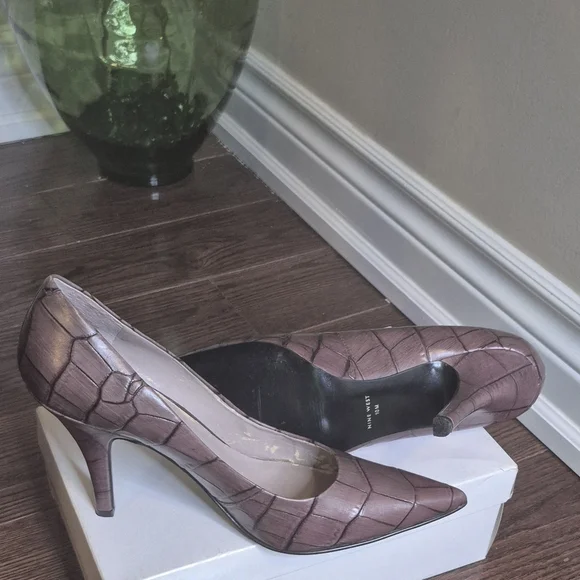 Nine West Women's Brown Croc-Embossed Heels - Picture 3 of 13
